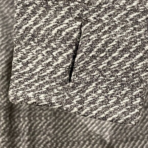 LULULEMON ATHLETICA Women's Longsleeve Top Grey/White Colors Size 8 NWOT - Picture 7 of 7